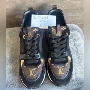 🩷Louis Vuitton Black Monogram Runaway Sneakers🩷